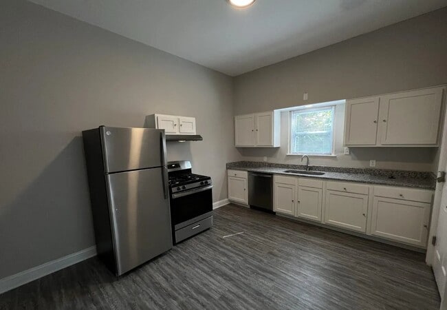 Building Photo - 1526 Holman St