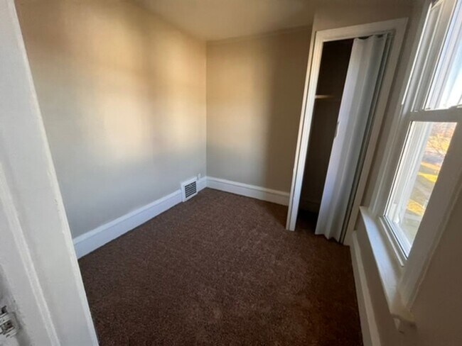 Building Photo - ET 805 W 15th St Dav