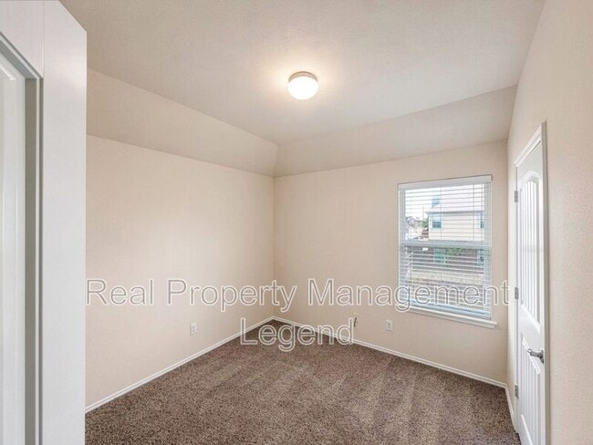 Building Photo - 9929 Pronghorn Rd