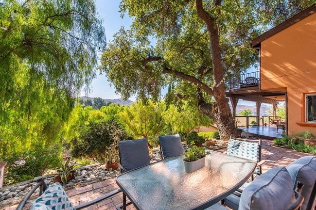 Building Photo - 5734 Fairview Pl