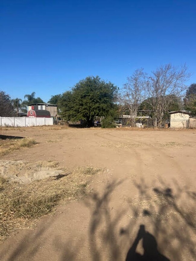 Building Photo - Quite Country Street 1/2 Acre Horse Property