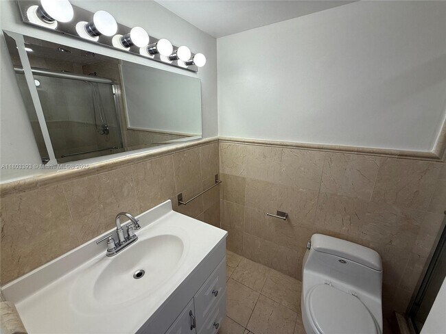 Building Photo - 18181 NE 31st Ct