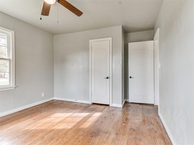 Building Photo - 512 SW 49th St