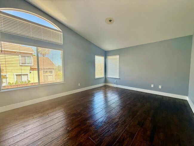 Building Photo - EPIC REA - Fully Renovated 5BR/3BA Home in Lone Tree Estates