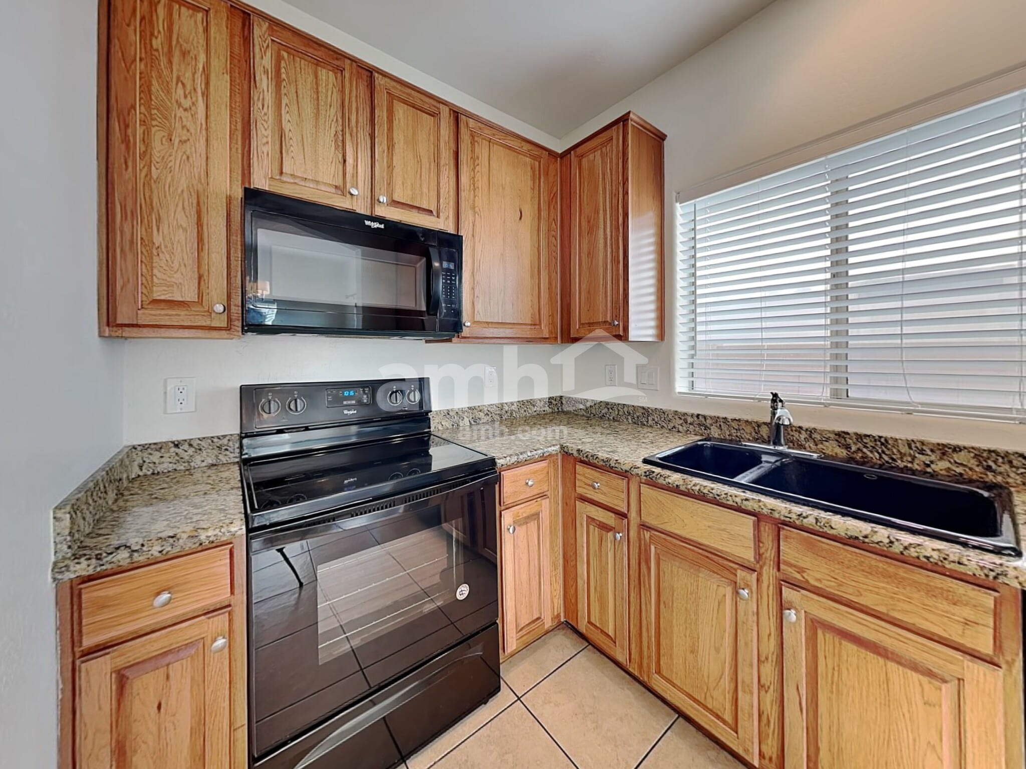 Building Photo - 4647 E Laurel Ave