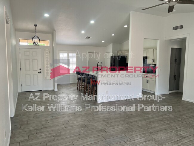 Building Photo - 2447 S 80th Ln