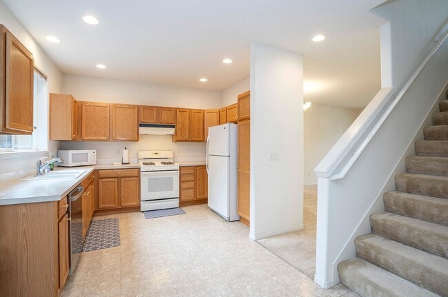 Building Photo - Spacious 4-Bedroom in Renton’s Serenity Ridge