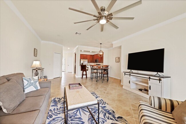 Building Photo - Seasonal Short-Term 3 Bedroom 2.5 Bathroom Townhouse located in Gran Paradiso!