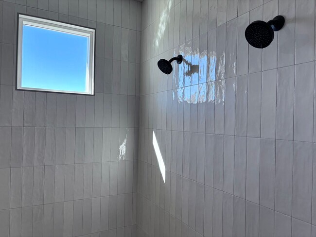 Building Photo - Beautiful 5 bed 4 bath home in Desert Canyon