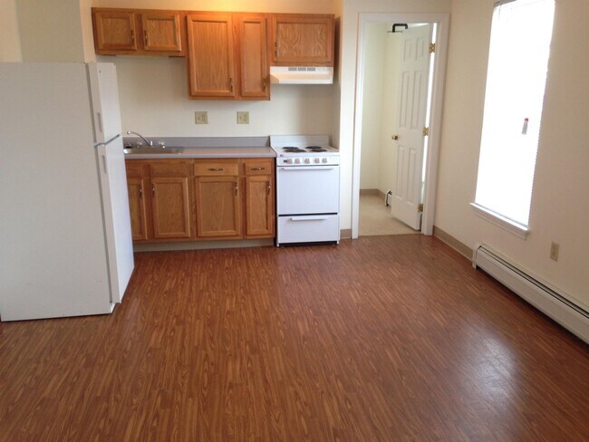 Building Photo - 4 Martin St