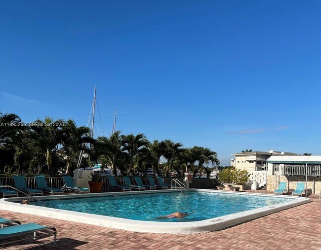 Building Photo - 401 Golden Isles Dr