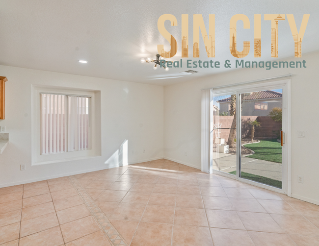 Building Photo - "Charming 3-Bed Oasis on Mission Palm Stre...