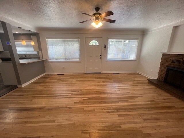 Building Photo - 4 Bed 1.5 Bath in Prime Bench Location!