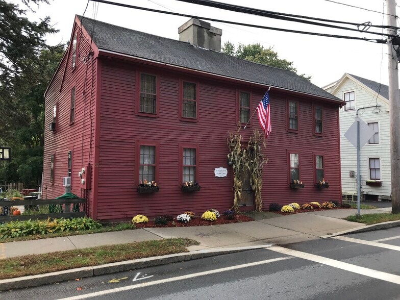 John Brewer House in Autumn - 82 High St
