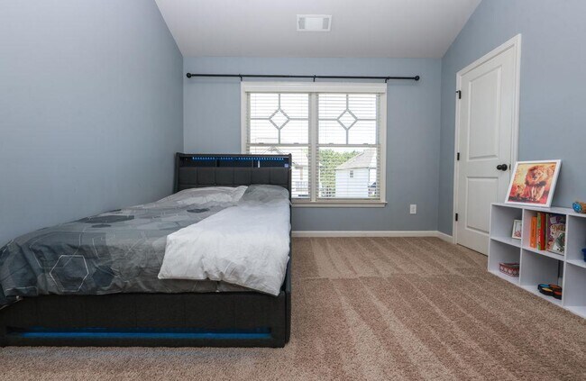 Building Photo - 4669 Sierra Creek Dr NE