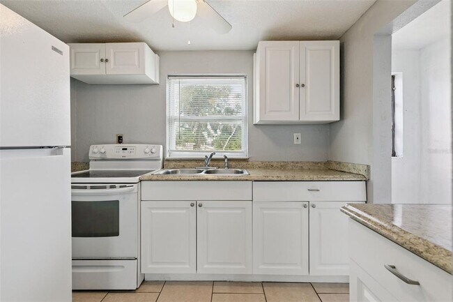 Building Photo - 320 Dummitt Ave