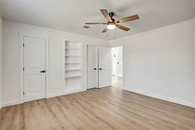 Building Photo - 1402 Valleyridge Cir