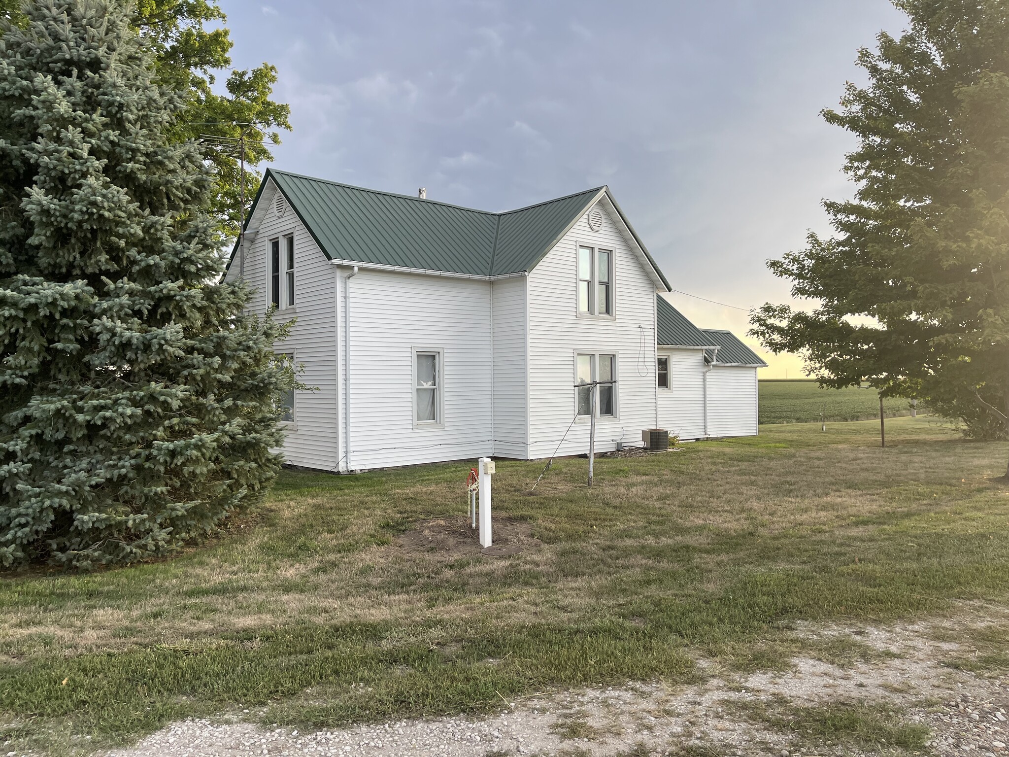 Country Living - 3195 290th St