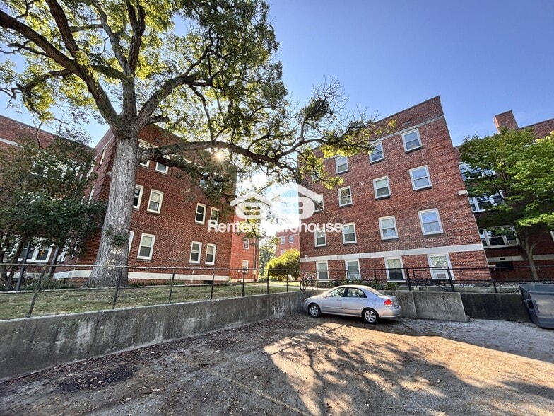 Building Photo - 4200 Grand Ave