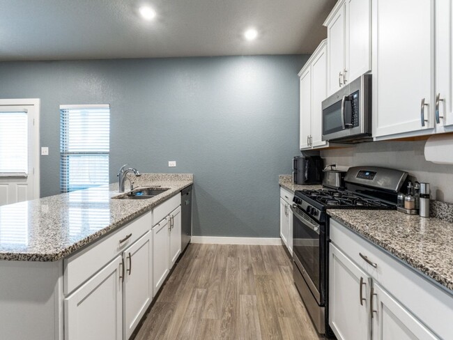 Building Photo - Charming 3BR w/Study House in Converse