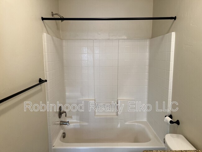 Building Photo - 279 Country Club Pkwy