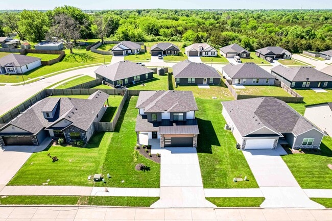 Building Photo - 3400 Naples Dr