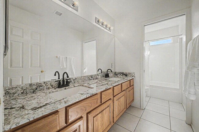 Building Photo - 7464 W Potter Dr