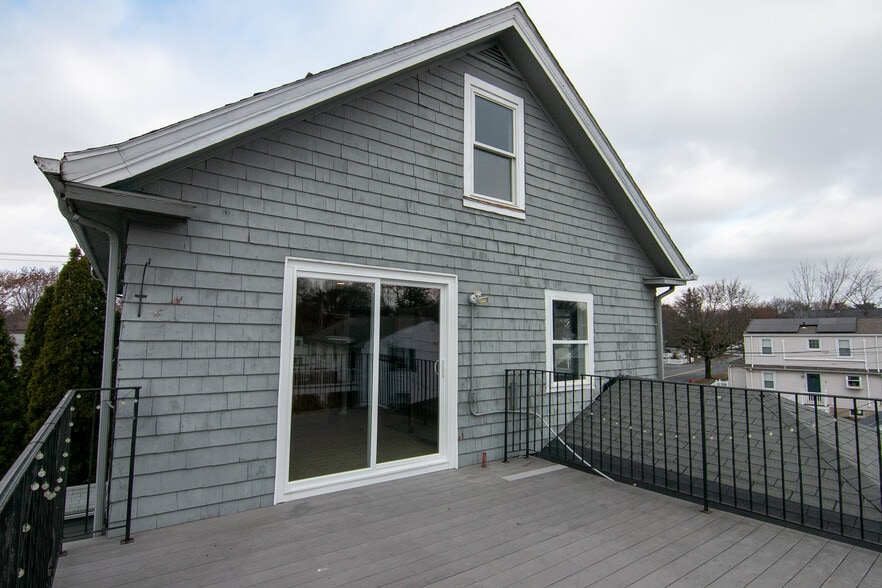 Building Photo - 118 Vine St