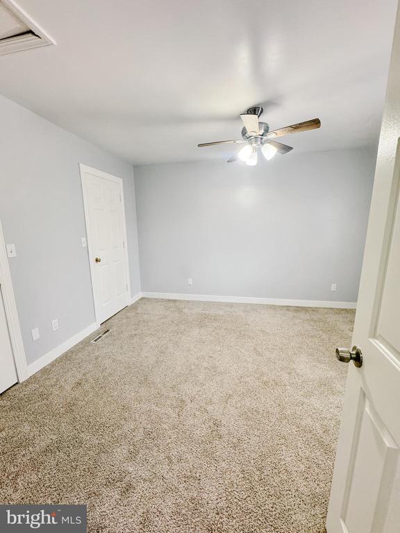Building Photo - 6 Courtside Ln