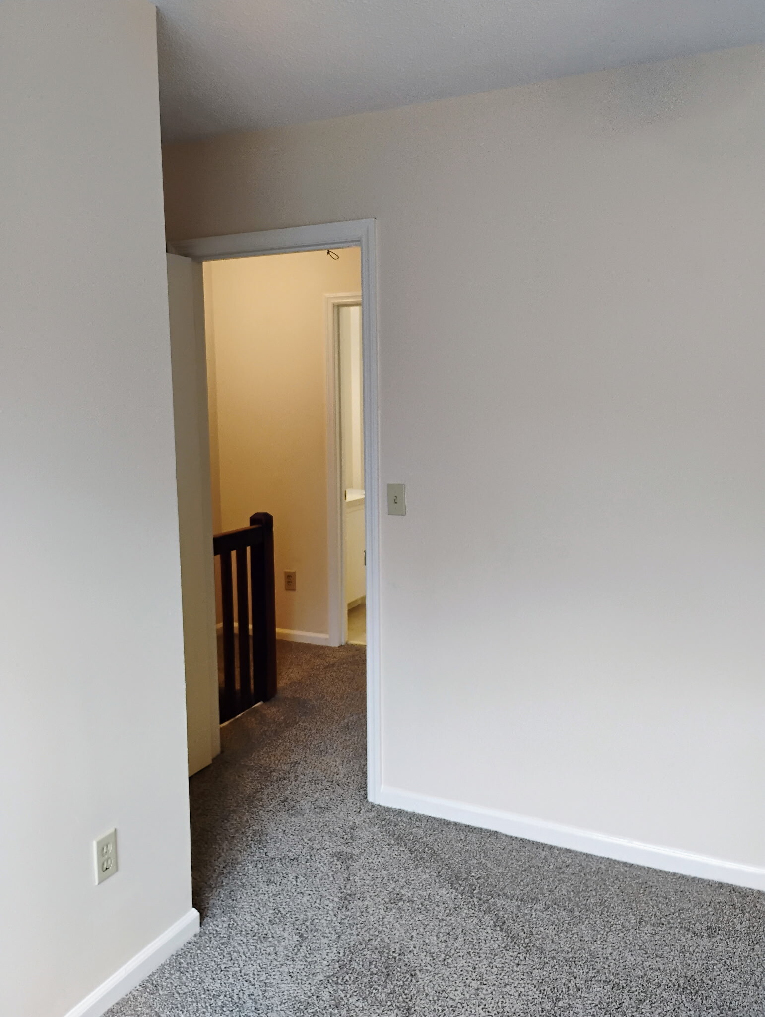 Bedroom 1 entrance - 4725 Bayfield Dr