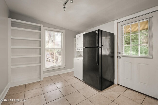 Building Photo - 1511 Belmonte Ave