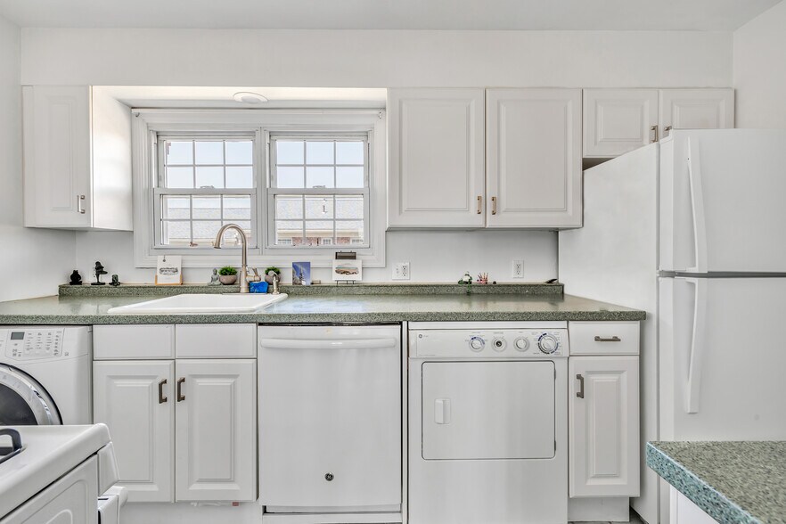 Building Photo - 245 Unquowa Rd