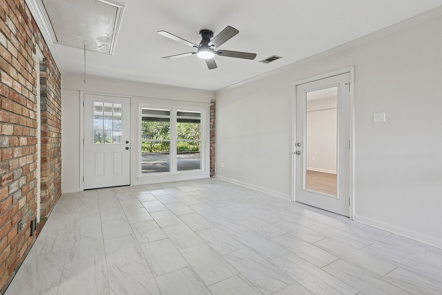 Flex Space - 11461 Gator Ln