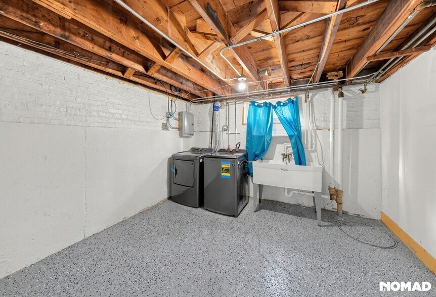 Building Photo - 14733 Ln Salle St