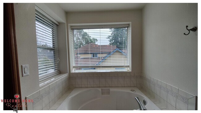Building Photo - Beautiful open floorplan in amazing Steilacoom!!  All appliances included, large yard!!
