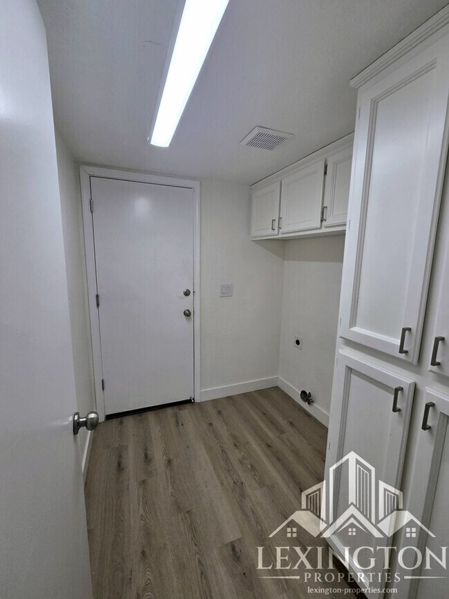 Building Photo - Beautifully Updated, 4BD/3BA, Home in Rocklin – Excellent Location!