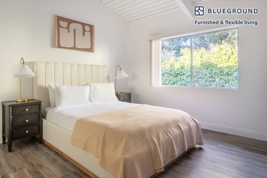 Building Photo - 801 Middlefield Rd