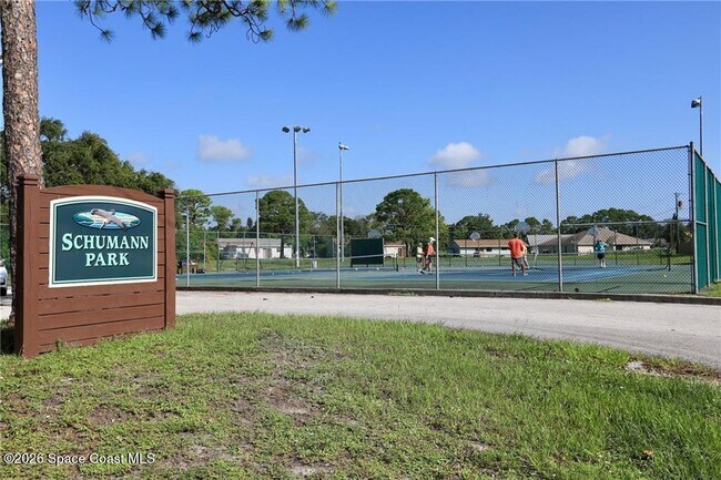 Building Photo - 866 Gilbert St