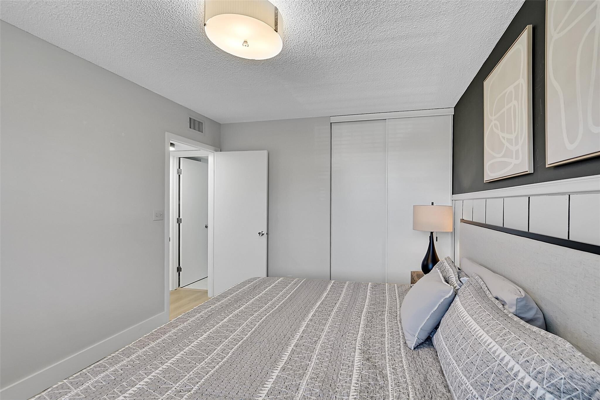 Building Photo - 2660 Carambola Cir N
