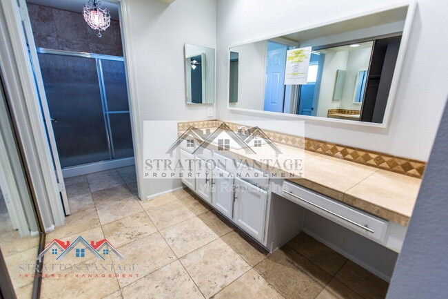 Building Photo - 310 E Bluebell Ln