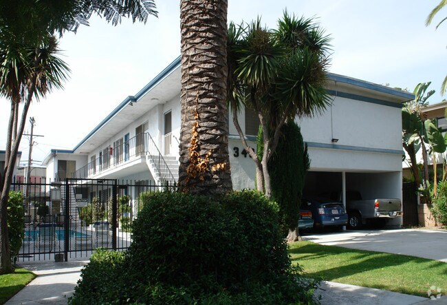 Building Photo - 3435 Vinton Ave