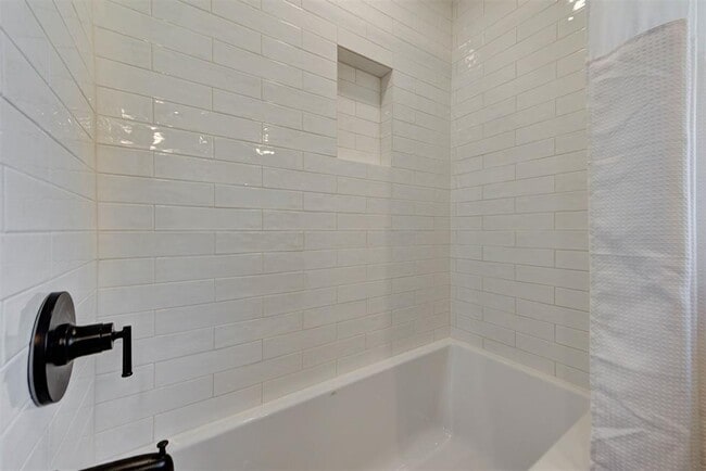 Building Photo - 1510 Melrose Dr