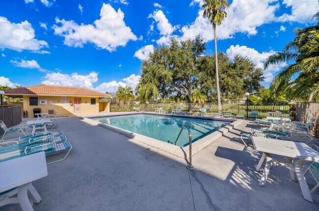 Building Photo - 11477 NW 39th Ct