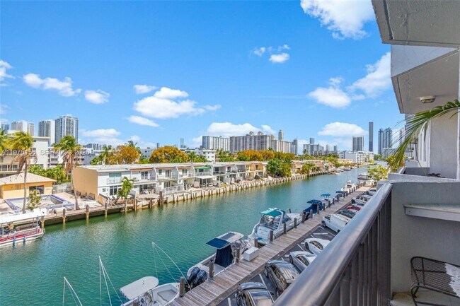 Building Photo - 3703 NE 166th St