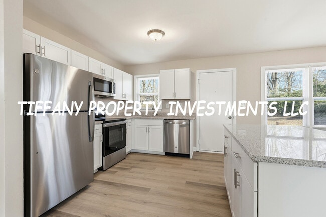 Building Photo - 1601 Carfax Dr