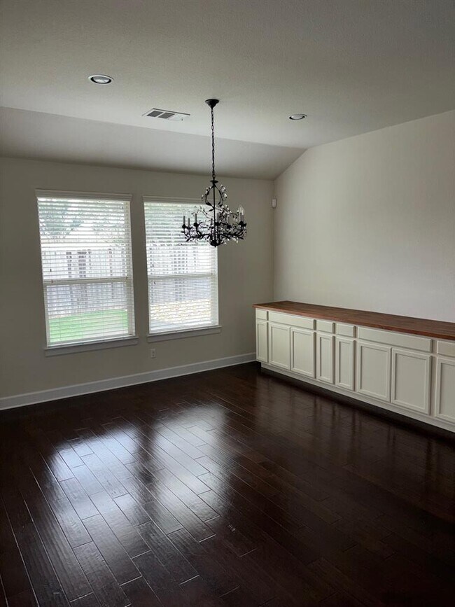 Building Photo - 509 Fair Oaks Dr