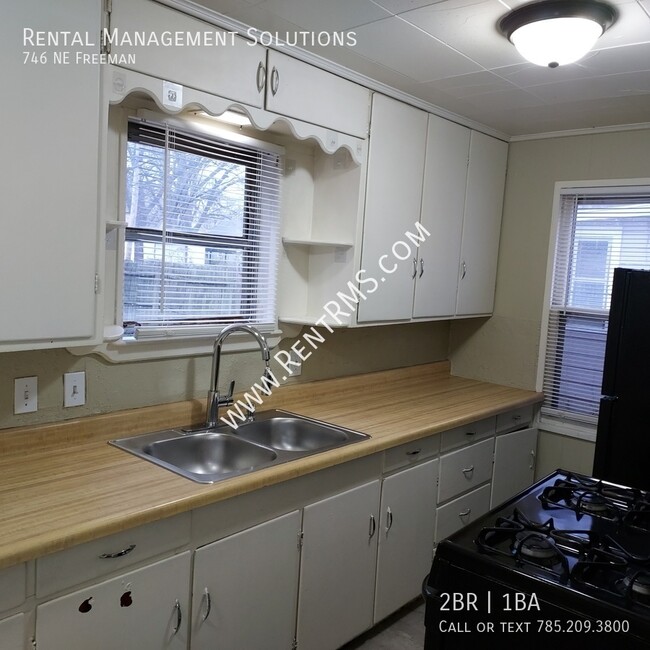 Building Photo - *OAKLAND NEIGHBORHOOD* 746 NE Freeman- 2 B...