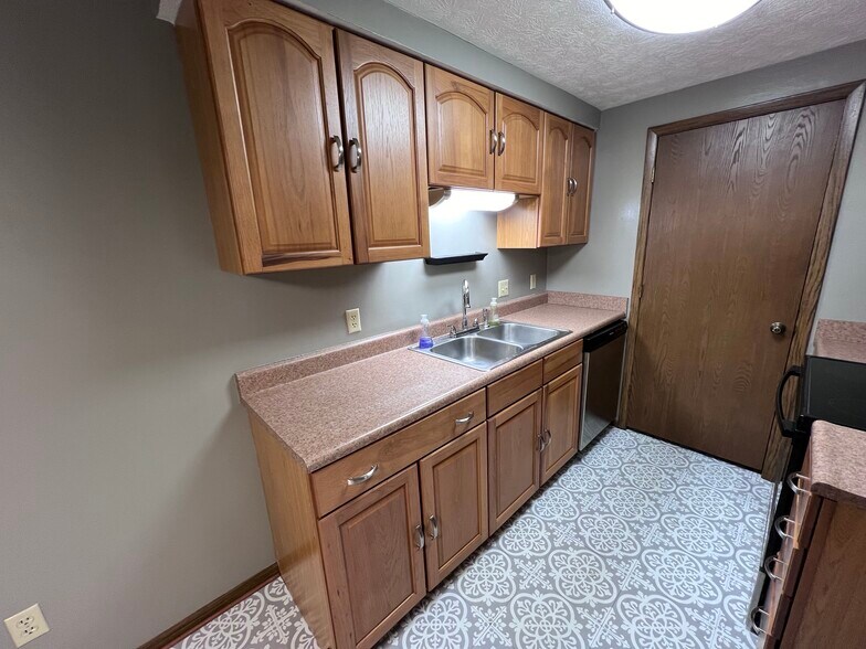 Kitchen 3 - 1219 Hilltop Dr