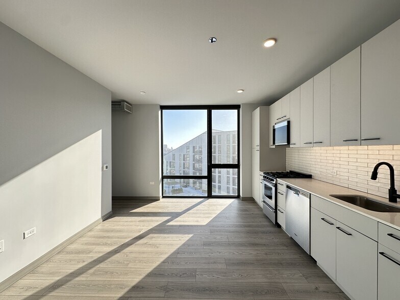 Building Photo - 2155 N Elston Ave