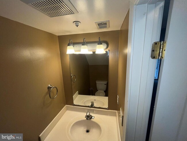 Building Photo - 47745 Devin Cir